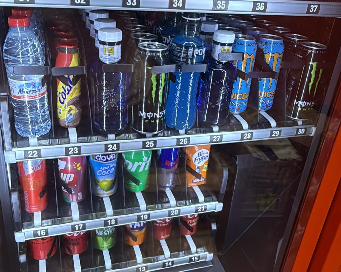 Bebidas frías en la máquina: agua, refrescos y energéticas
